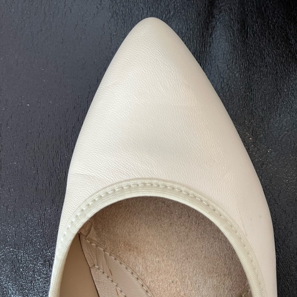 Naturalizer Porcelain Almond Toe Oden Pump - Picture 3 of 6